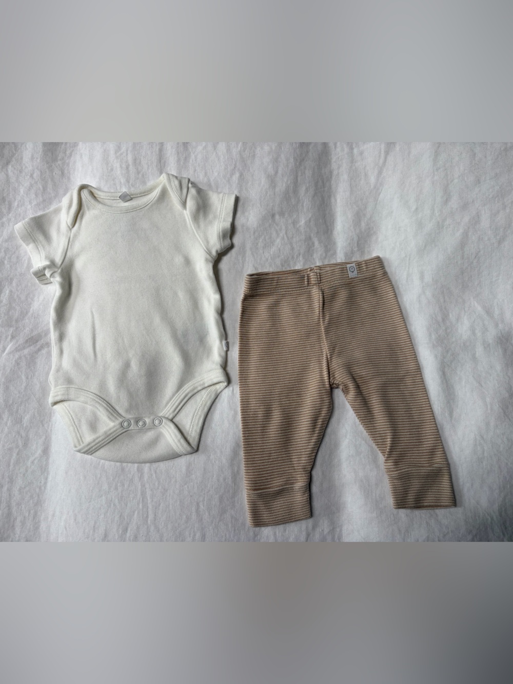 LIKE NEW Baby Mori White Bodysuit & Oatmeal Leggings
